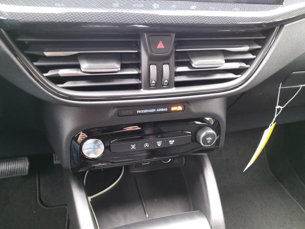 Vehicle image 13 of 18
