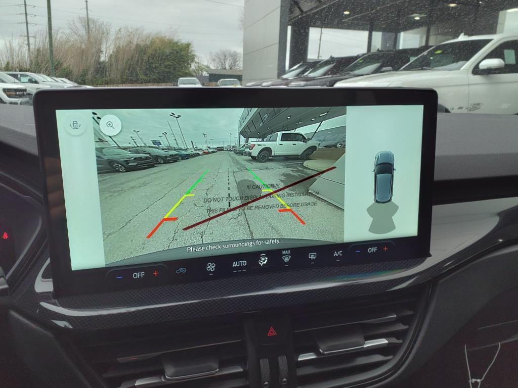 Vehicle image 15 of 18