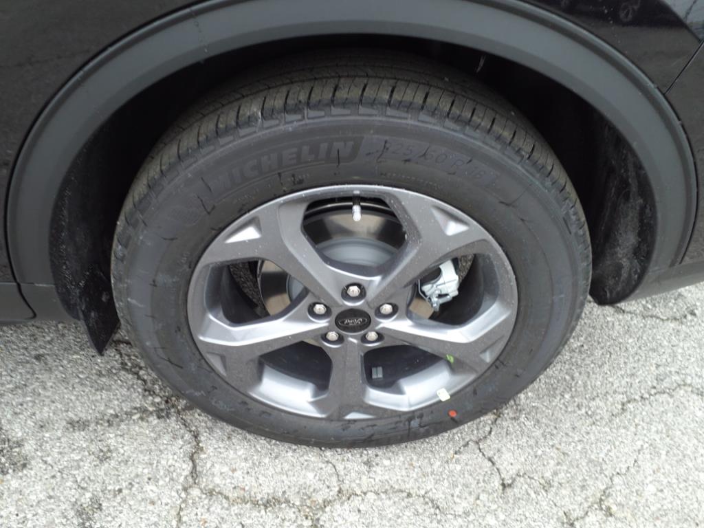 Vehicle image 4 of 18