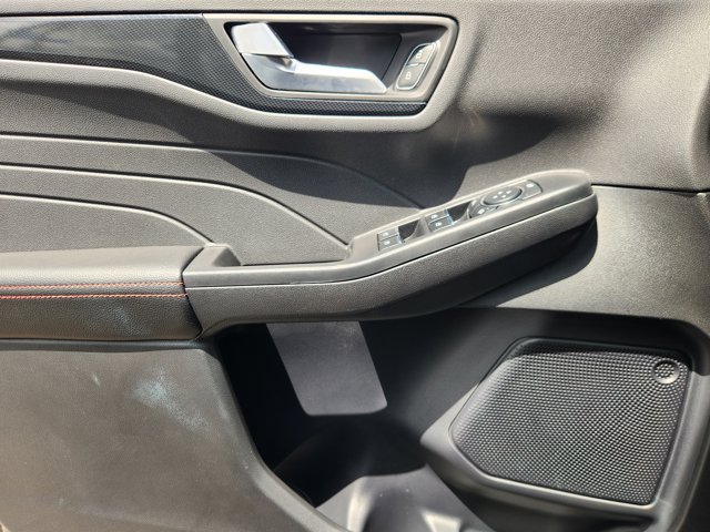 Vehicle image 15 of 21