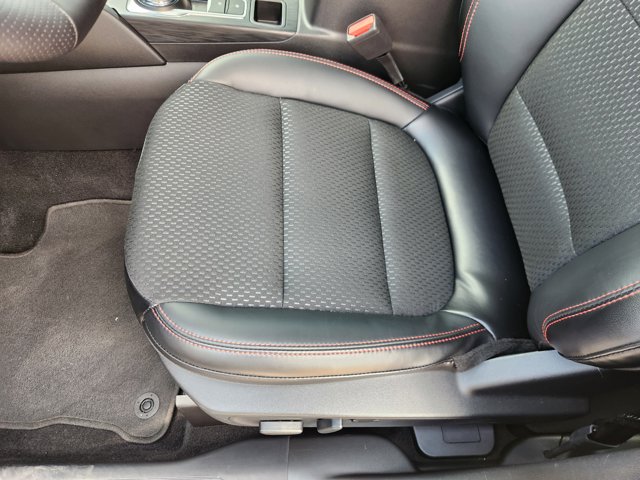 Vehicle image 16 of 21