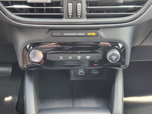 Vehicle image 13 of 21