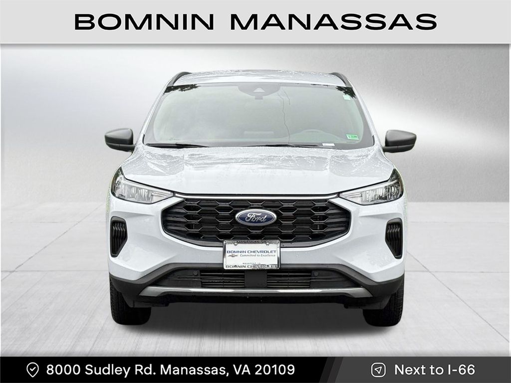 2025 Ford Escape ST-Line Image 2 of 31