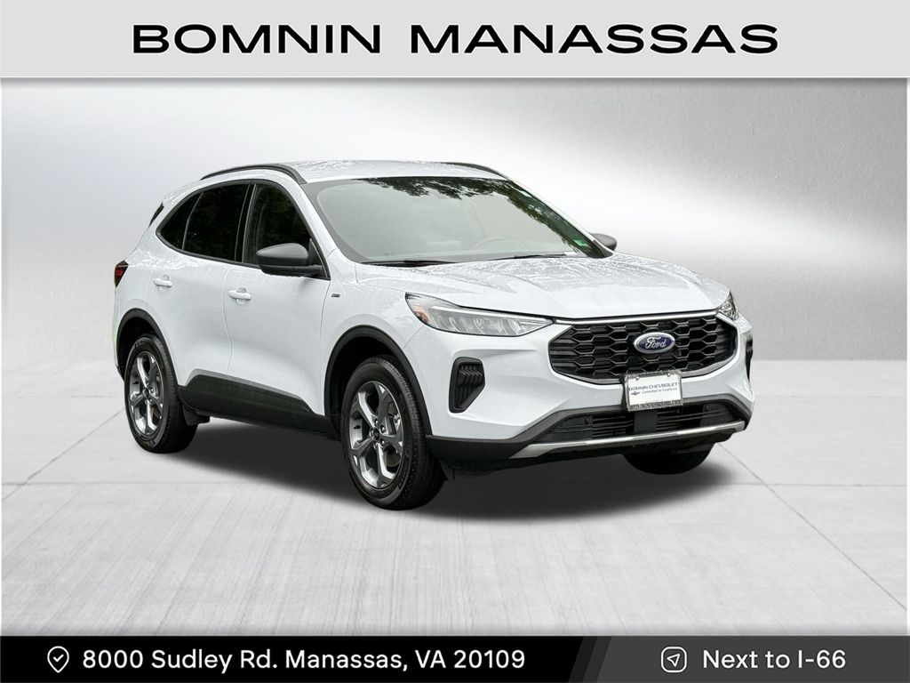 2025 Ford Escape ST-Line Image 3 of 31