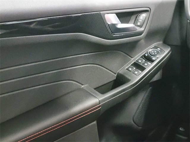 Vehicle image 31 of 34