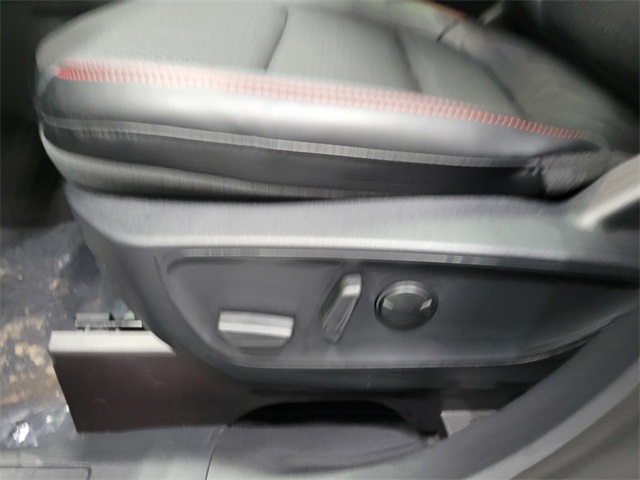 Vehicle image 14 of 34