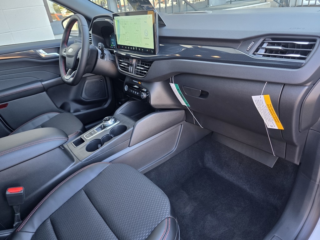 Vehicle image 32 of 35