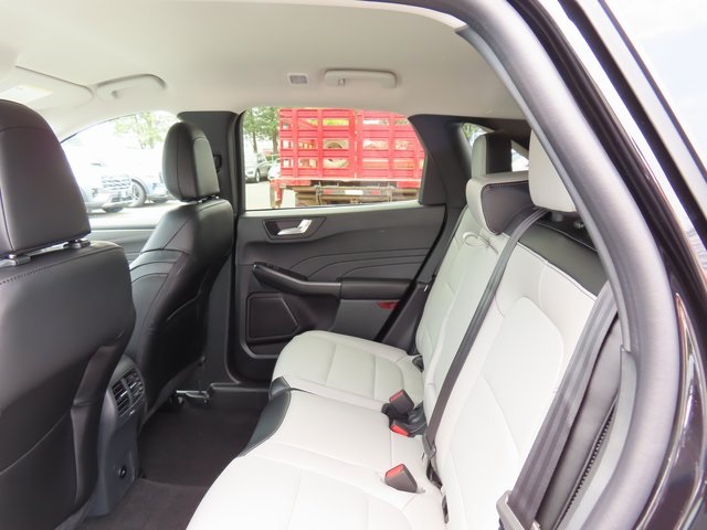 Vehicle image 17 of 25