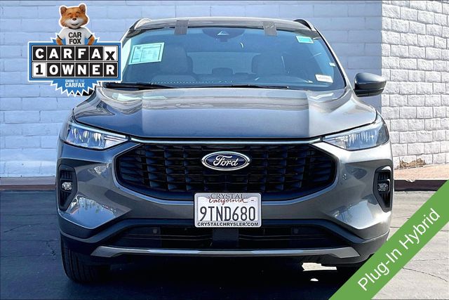 2025 Ford Escape PHEV Image 2 of 33
