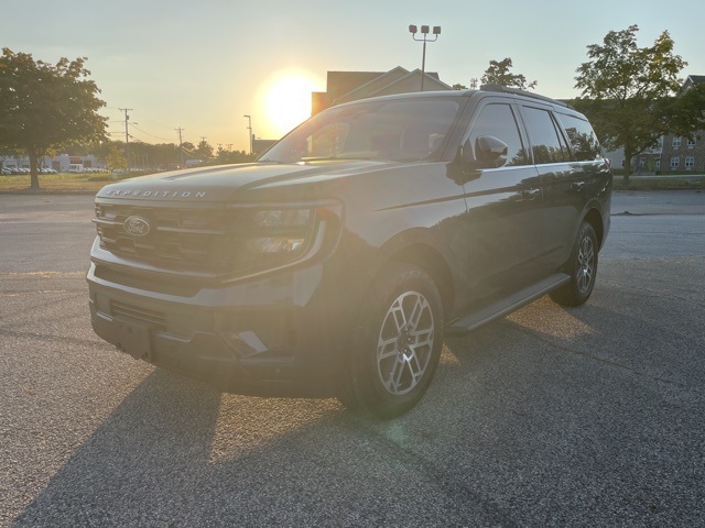 2025 Ford Expedition Active Image 1 of 77