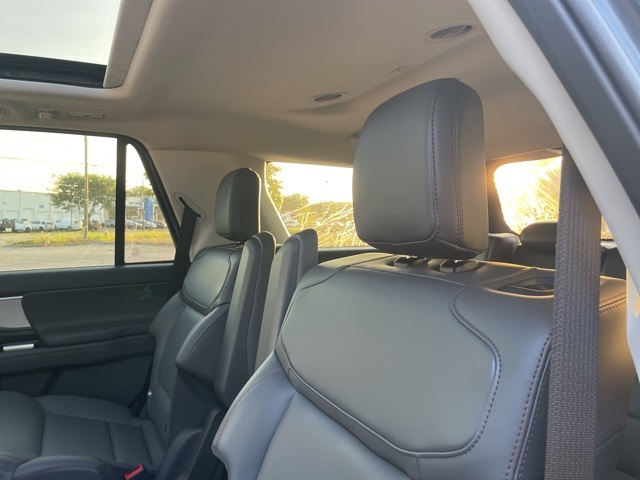 2025 Ford Expedition Active Image 31 of 77