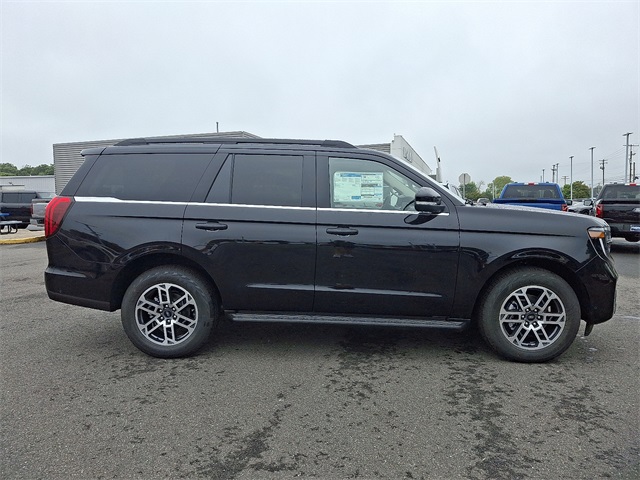 2025 Ford Expedition Active Image 3 of 16