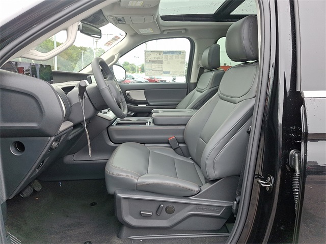 2025 Ford Expedition Active Image 7 of 16