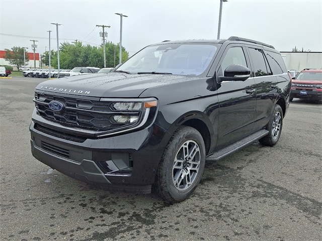 2025 Ford Expedition Active Image 1 of 16