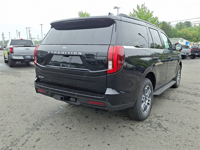 2025 Ford Expedition Active Image 4 of 16