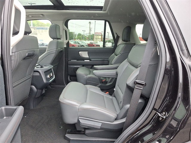 2025 Ford Expedition Active Image 8 of 16