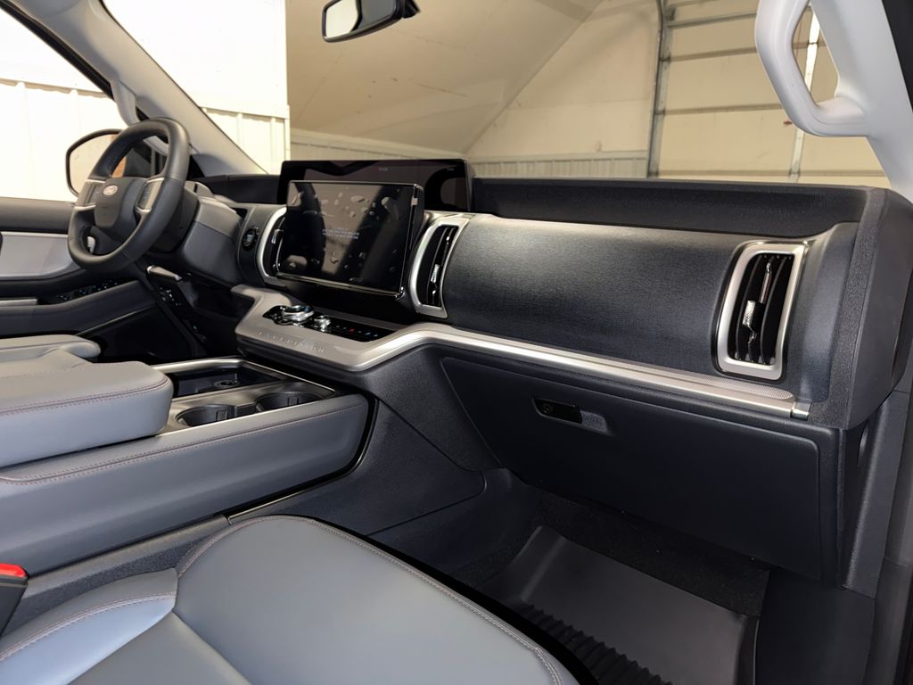 2025 Ford Expedition Active Image 19 of 27