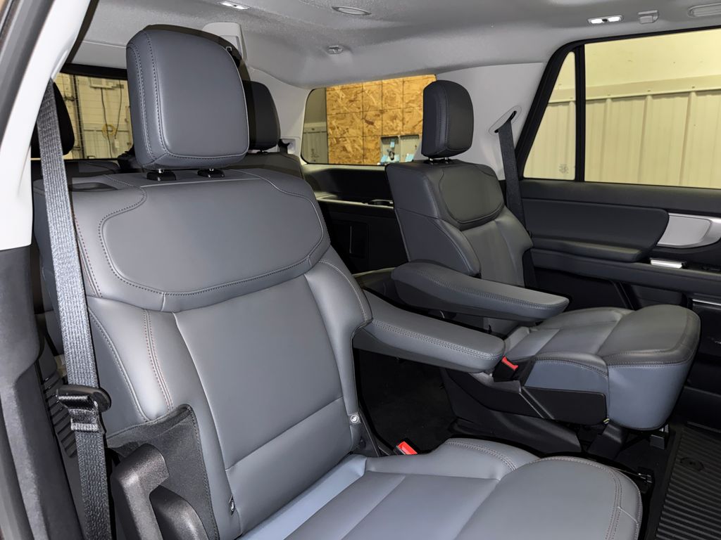 2025 Ford Expedition Active Image 13 of 27