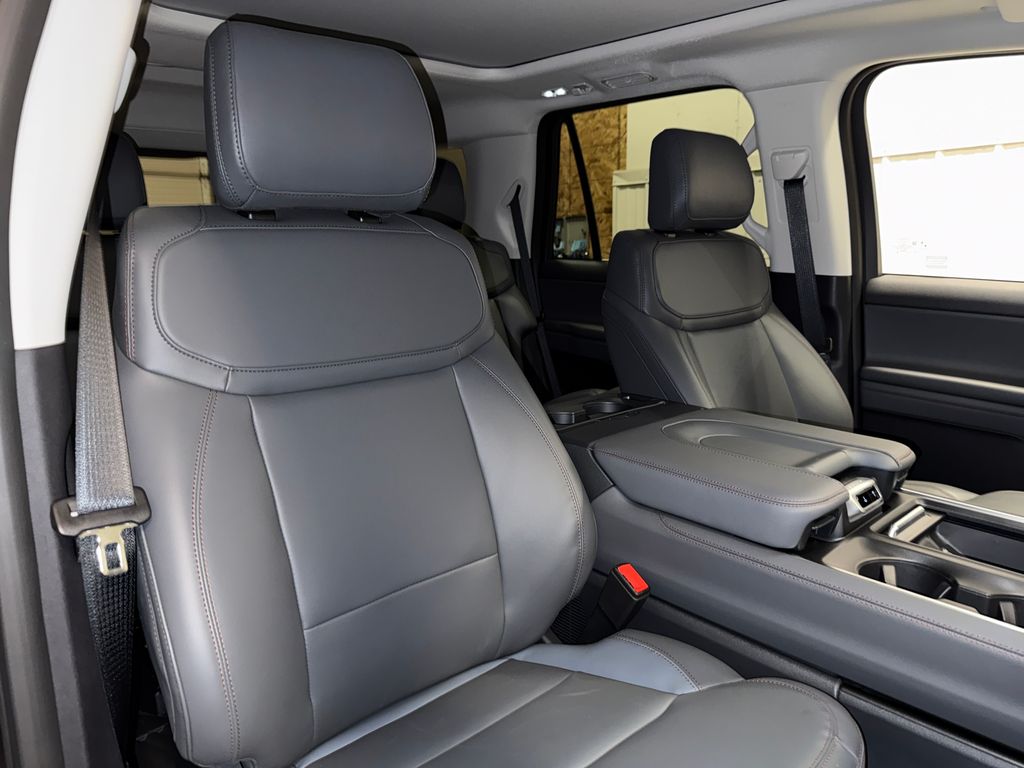 2025 Ford Expedition Active Image 11 of 27