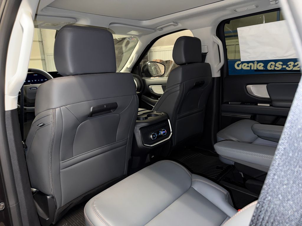 2025 Ford Expedition Active Image 16 of 27