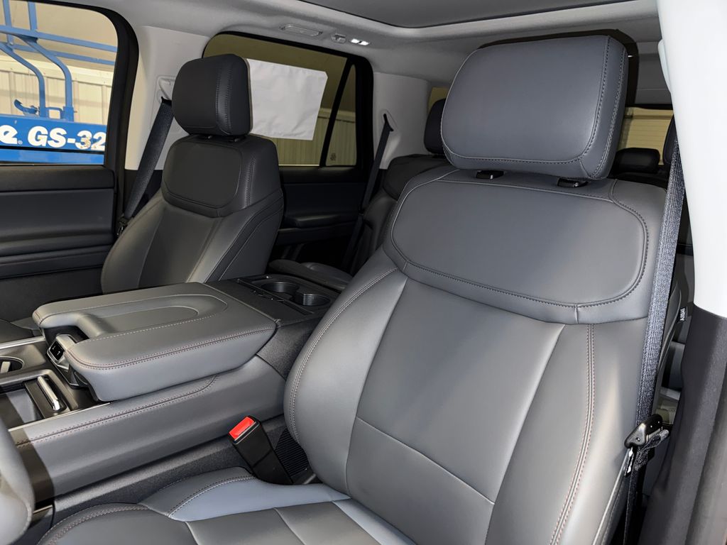 2025 Ford Expedition Active Image 10 of 27