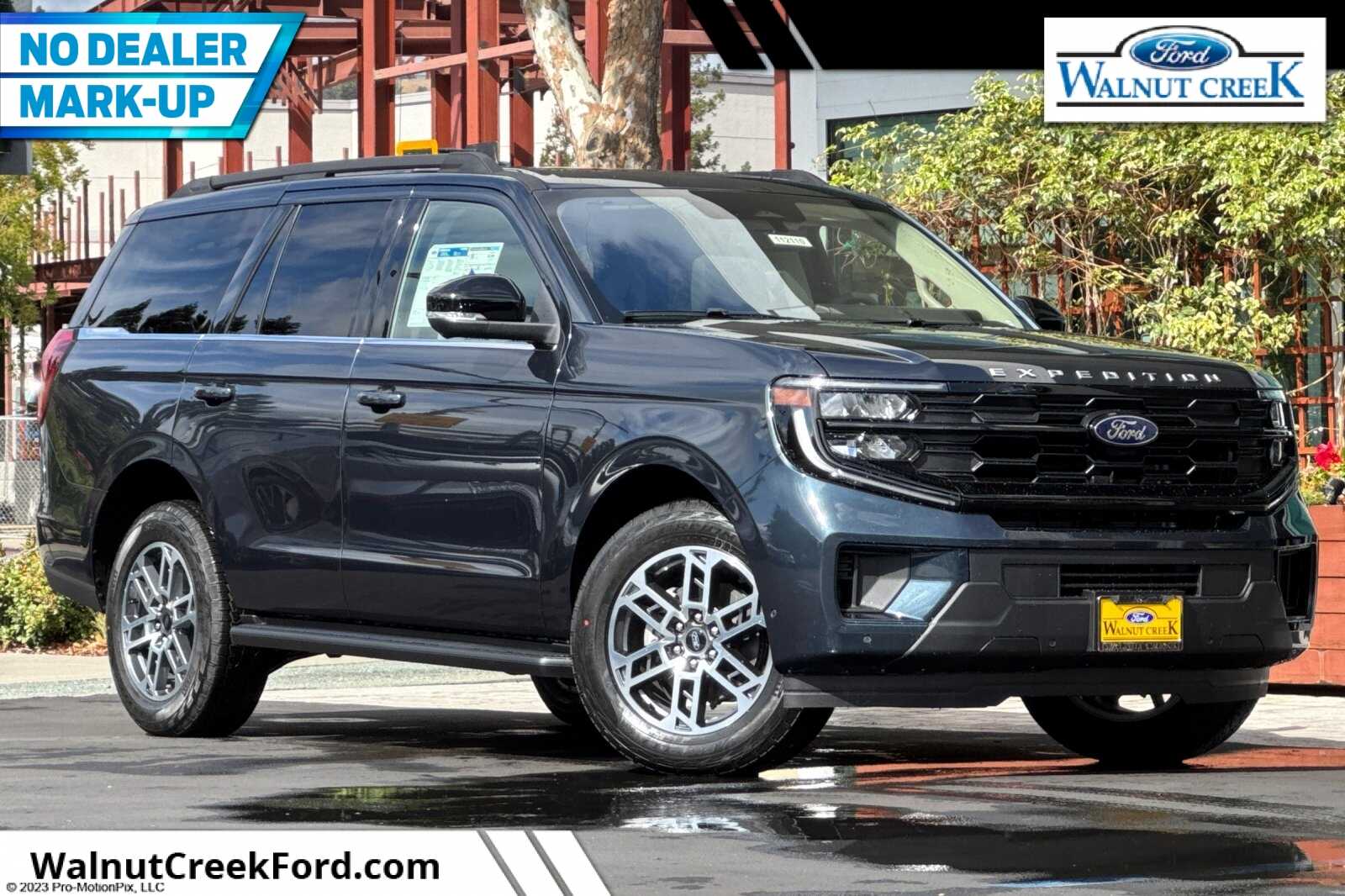 2025 Ford Expedition Active Image 1 of 26