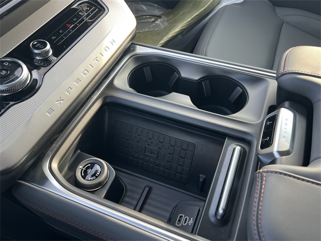 2025 Ford Expedition Active Image 16 of 25