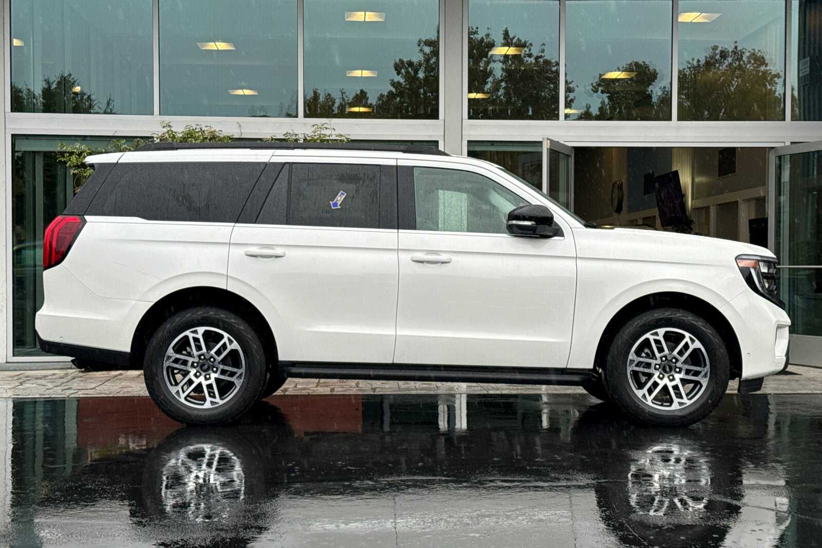 2025 Ford Expedition Active Image 4 of 26