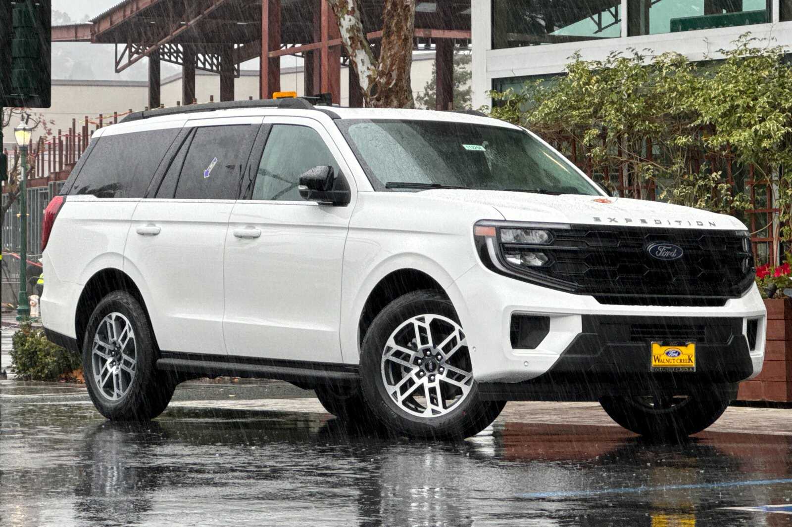 2025 Ford Expedition Active Image 3 of 26