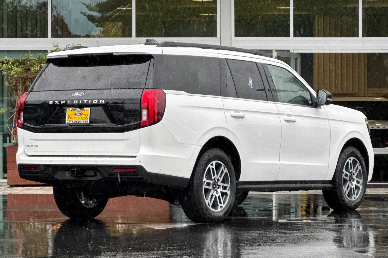 2025 Ford Expedition Active Image 5 of 26