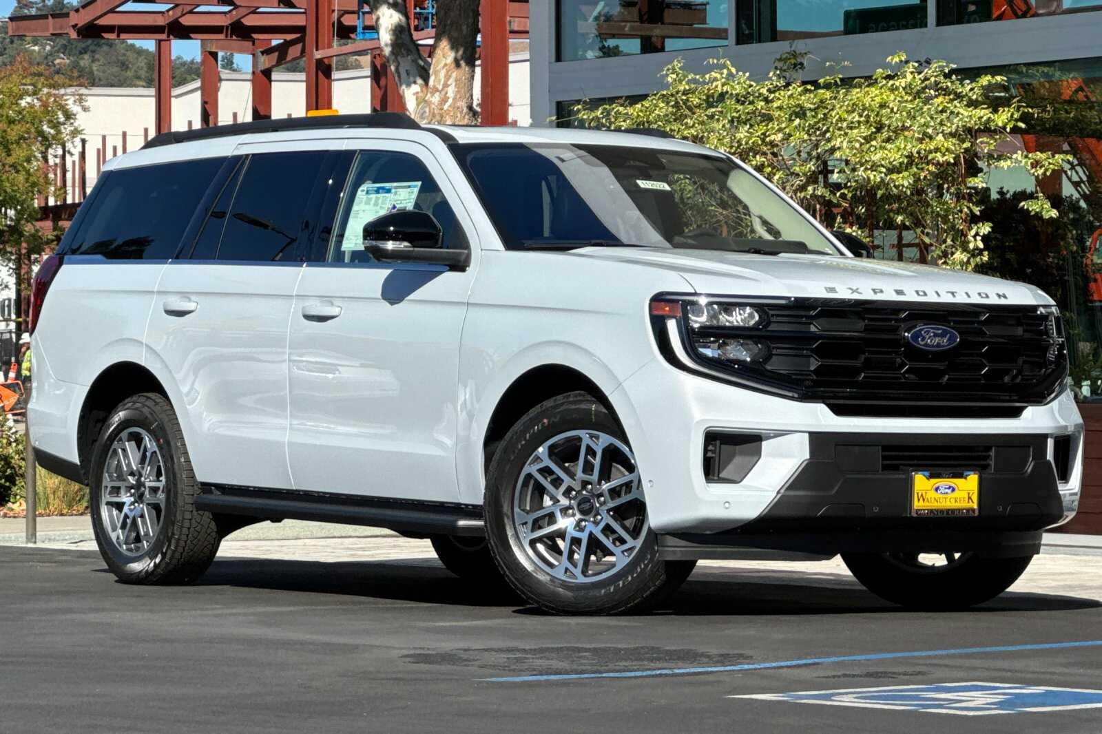 2025 Ford Expedition Active Image 3 of 26