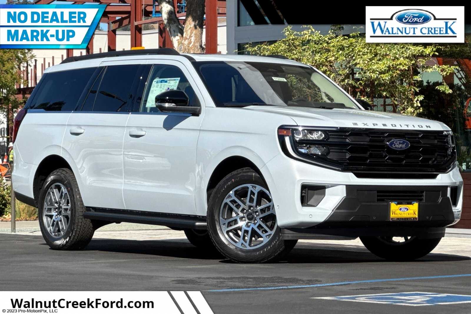 2025 Ford Expedition Active Image 1 of 26