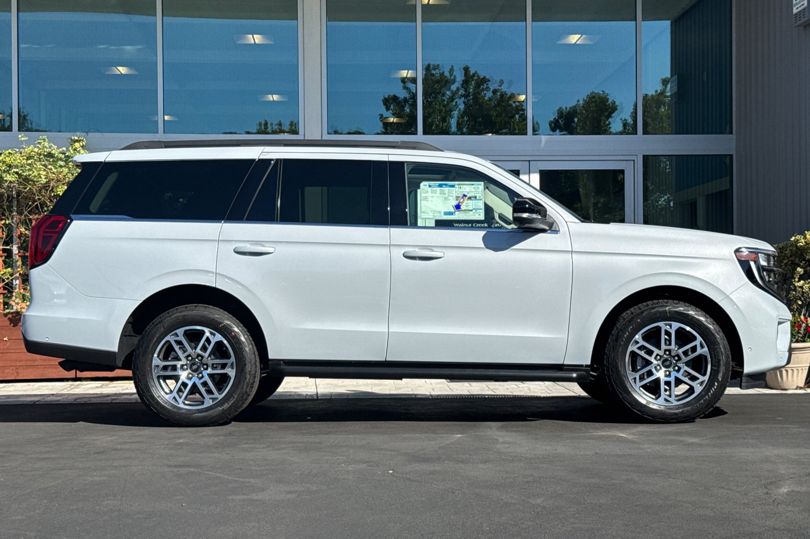 2025 Ford Expedition Active Image 4 of 26