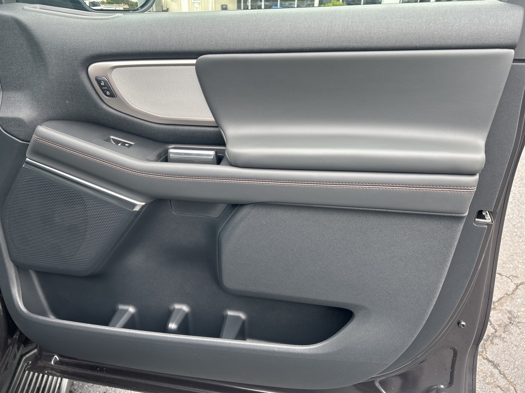 2025 Ford Expedition Active Image 23 of 36