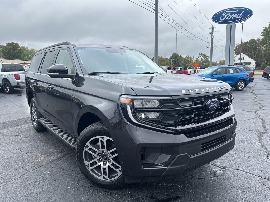 2025 Ford Expedition Active Image 2 of 36