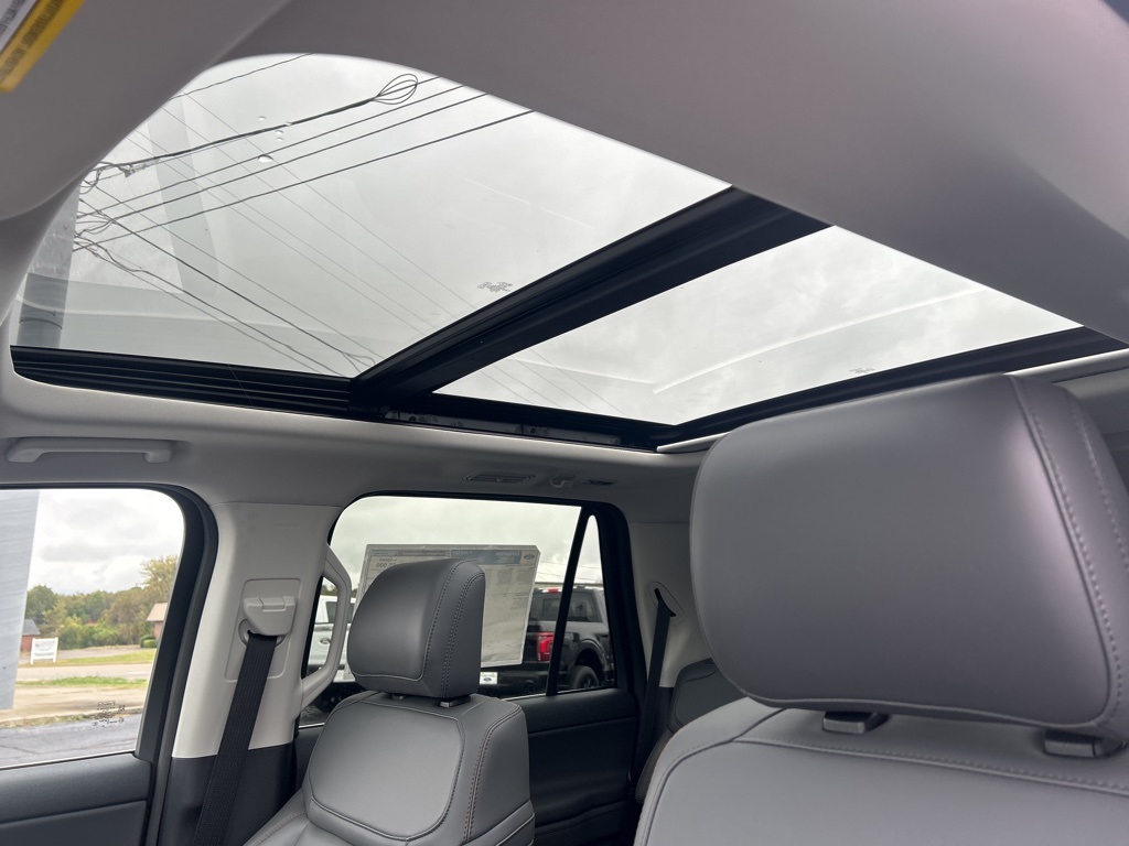 2025 Ford Expedition Active Image 17 of 36