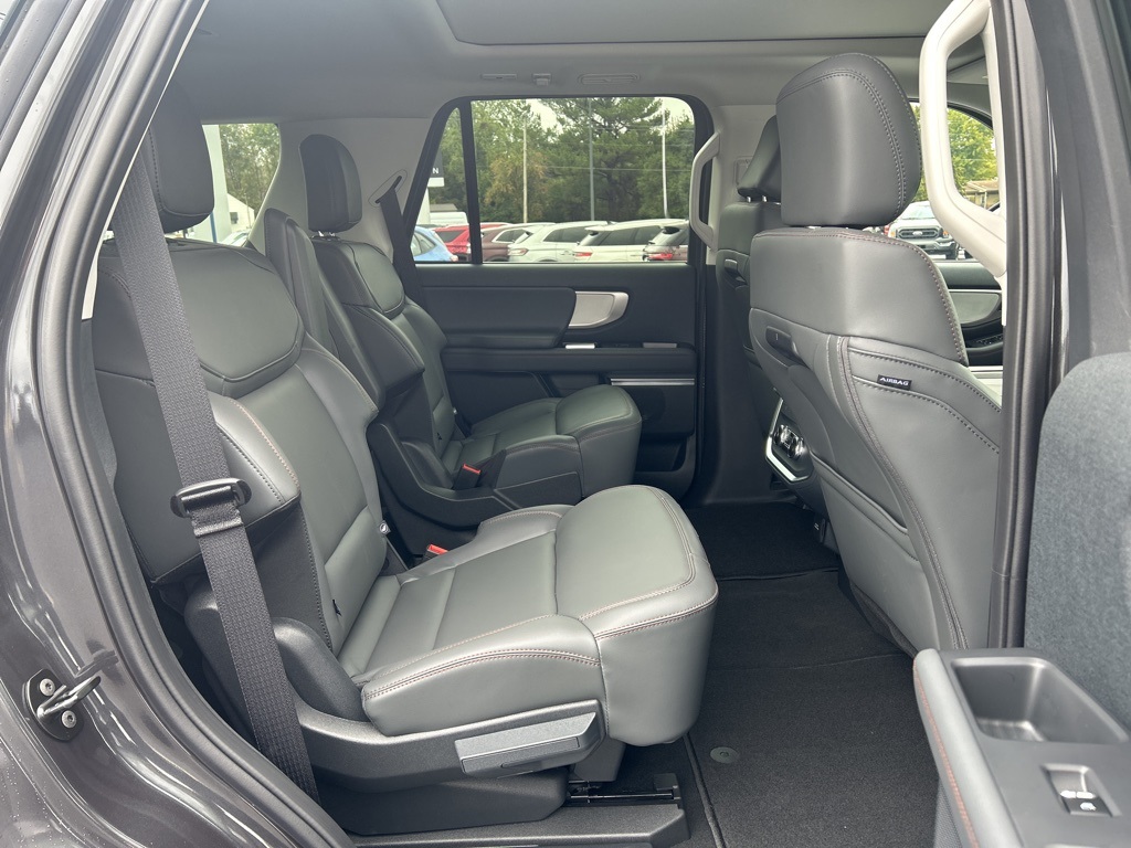 2025 Ford Expedition Active Image 13 of 36