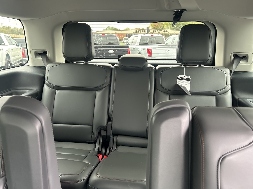 2025 Ford Expedition Active Image 14 of 36