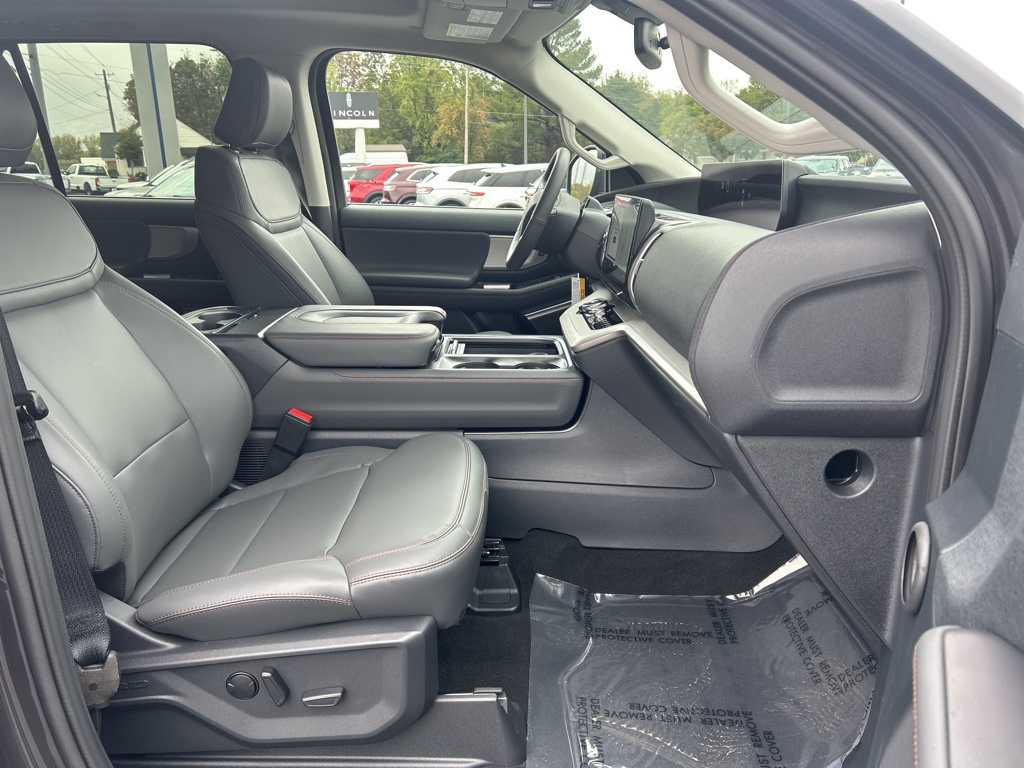 2025 Ford Expedition Active Image 15 of 36