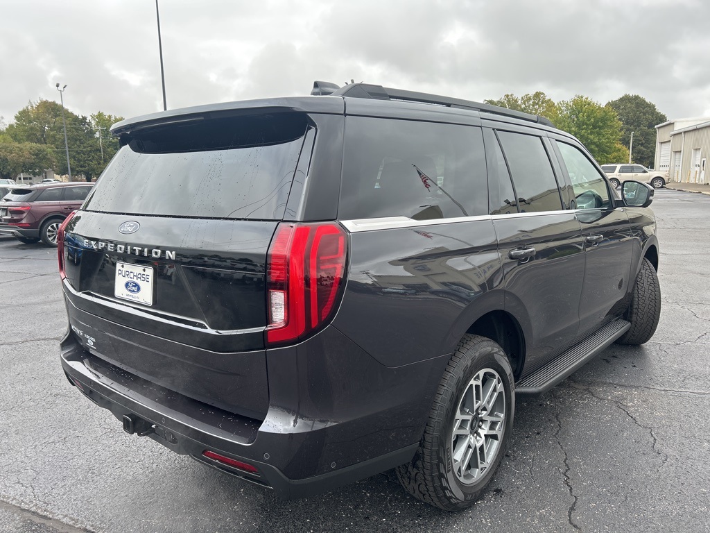 2025 Ford Expedition Active Image 4 of 36