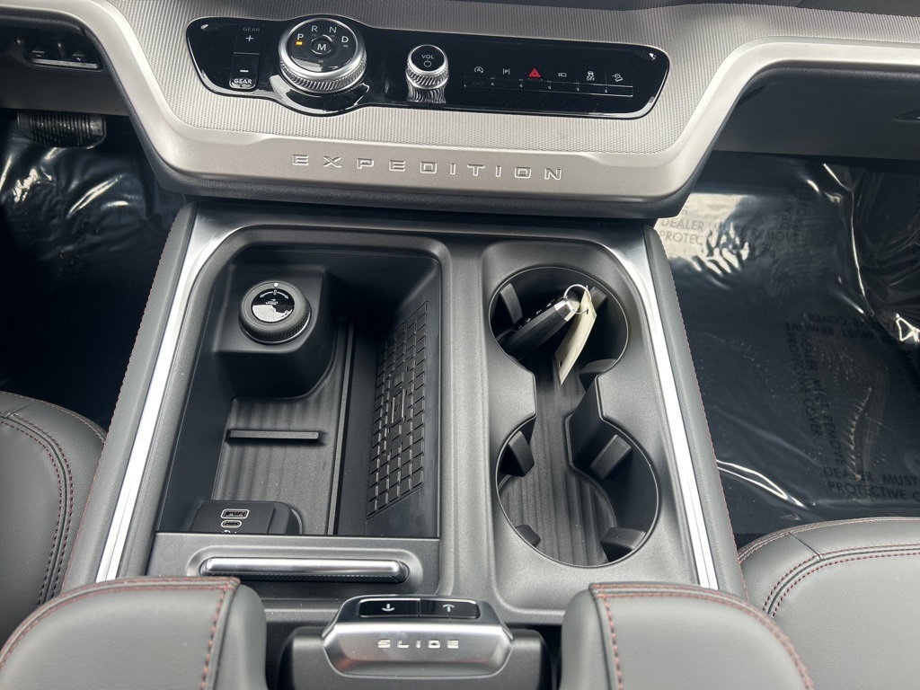 2025 Ford Expedition Active Image 21 of 36