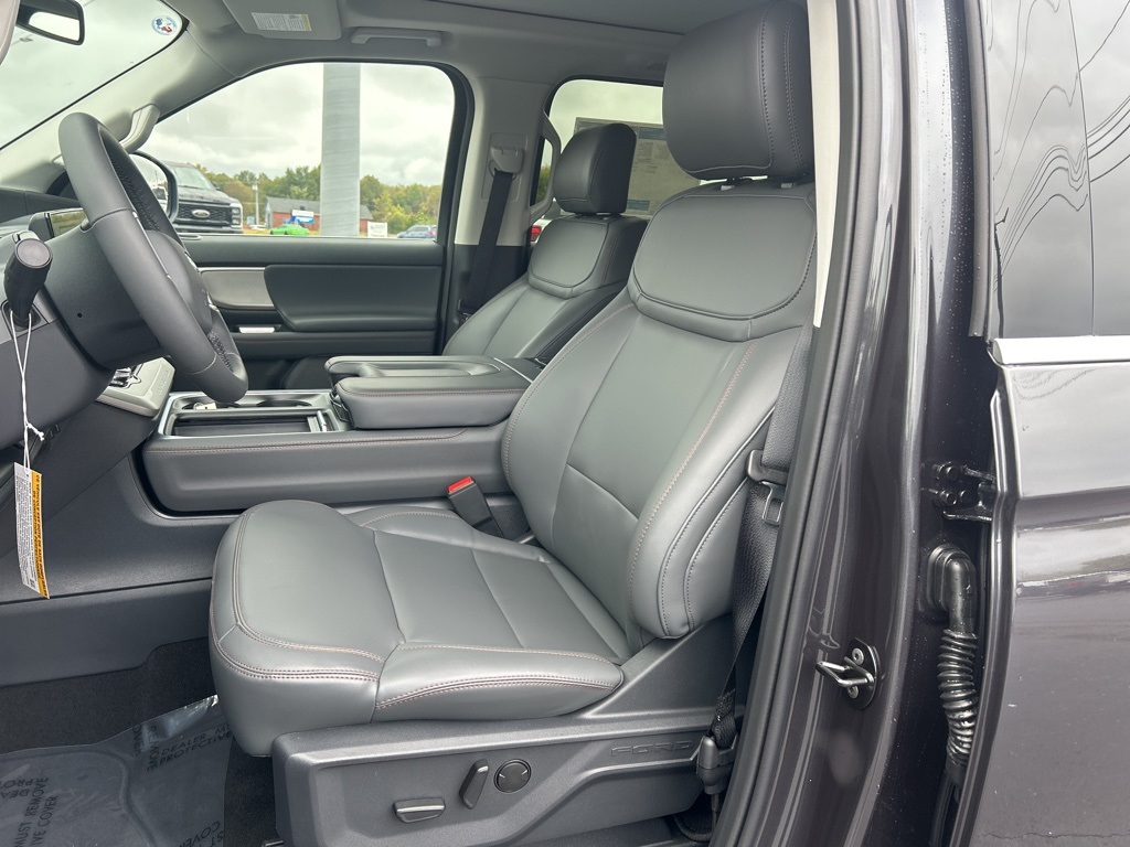 2025 Ford Expedition Active Image 11 of 36