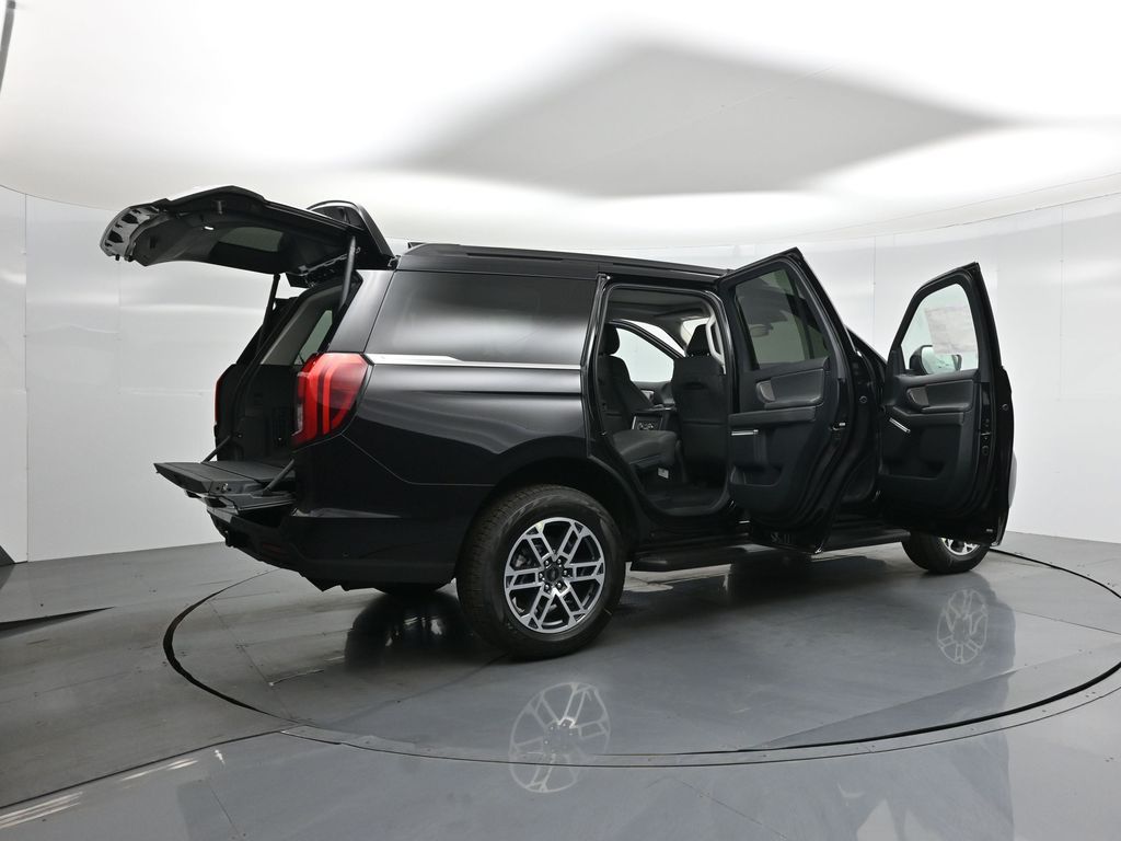 2025 Ford Expedition Active Image 18 of 54