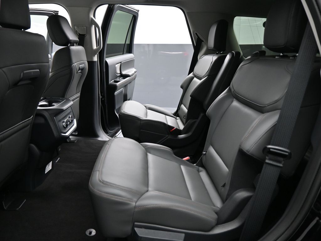 2025 Ford Expedition Active Image 38 of 54