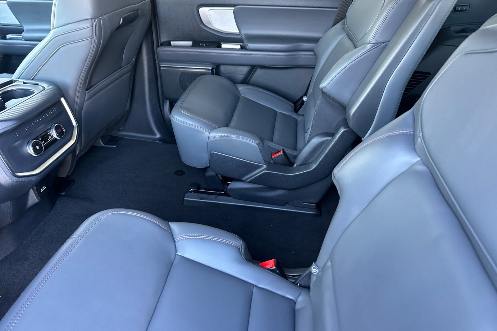 2025 Ford Expedition Active Image 12 of 30