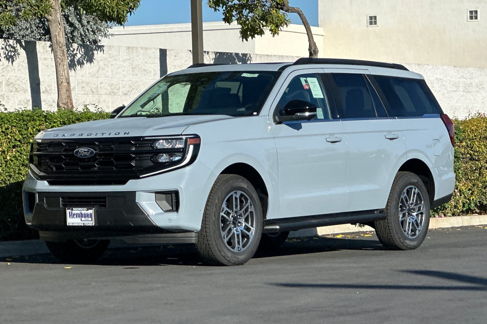 2025 Ford Expedition Active Image 1 of 30