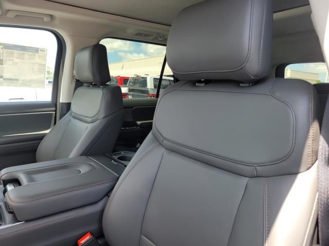 2025 Ford Expedition Active Image 8 of 35