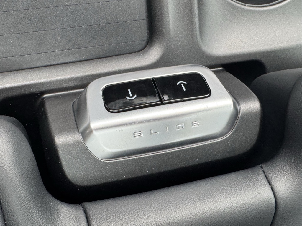 2025 Ford Expedition Platinum Image 37 of 46