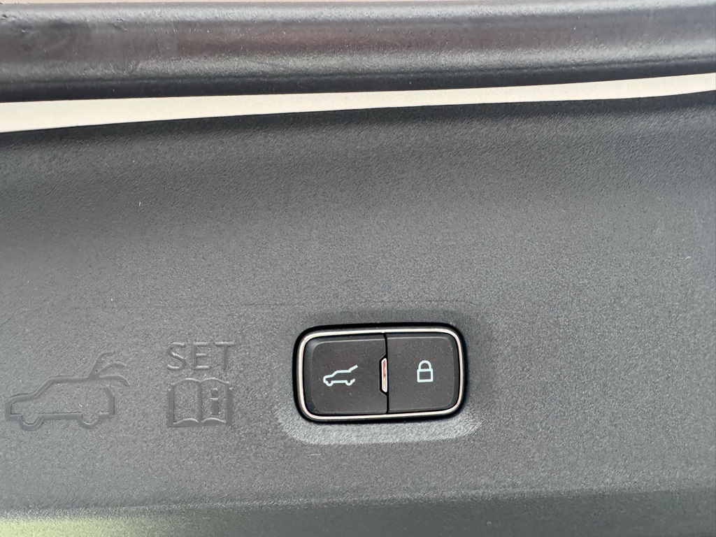 2025 Ford Expedition Platinum Image 38 of 46