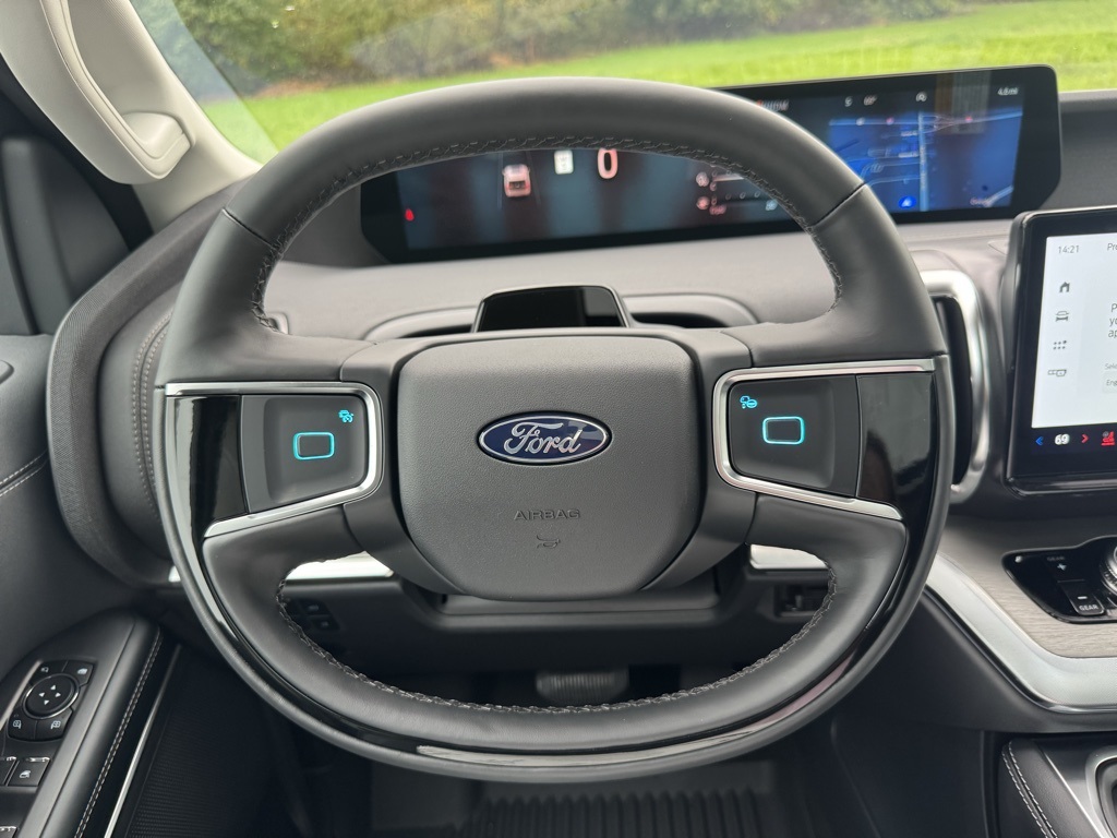 2025 Ford Expedition Platinum Image 25 of 46